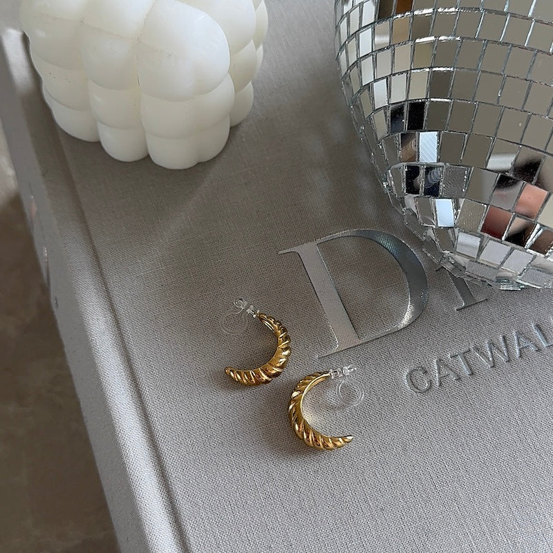 DIVA CLIP ON EARRINGS