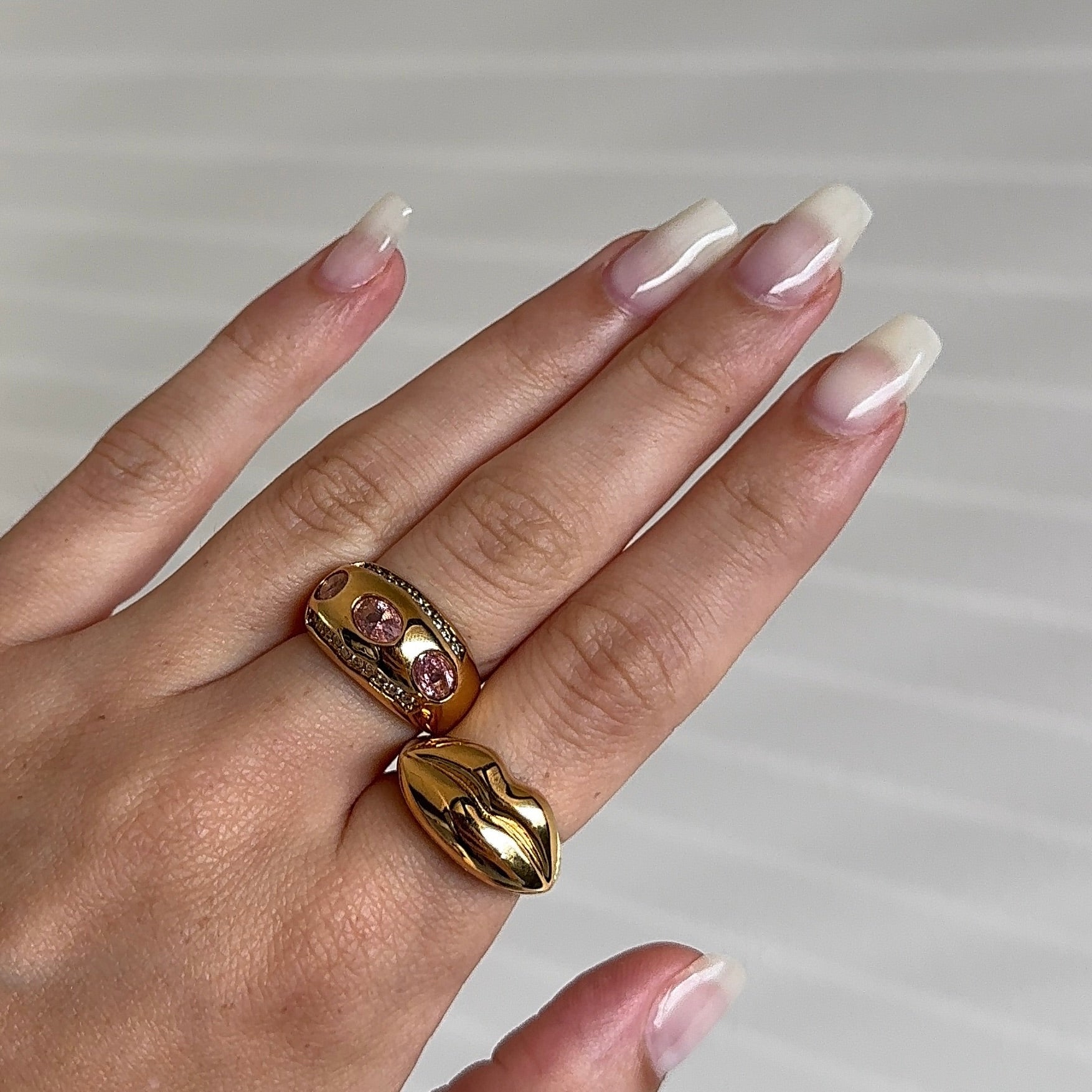 FRENCH KISSING RING
