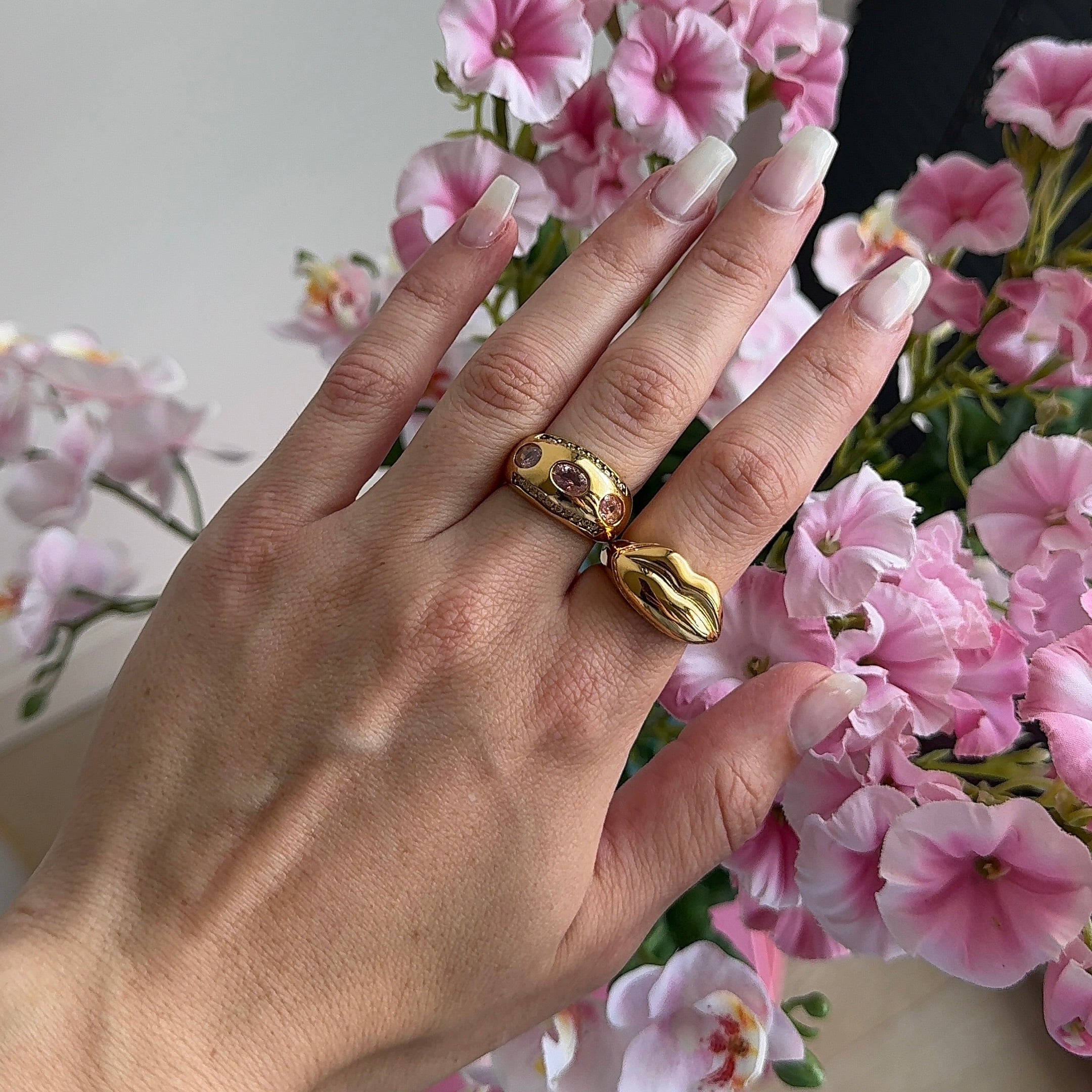 FRENCH KISSING RING