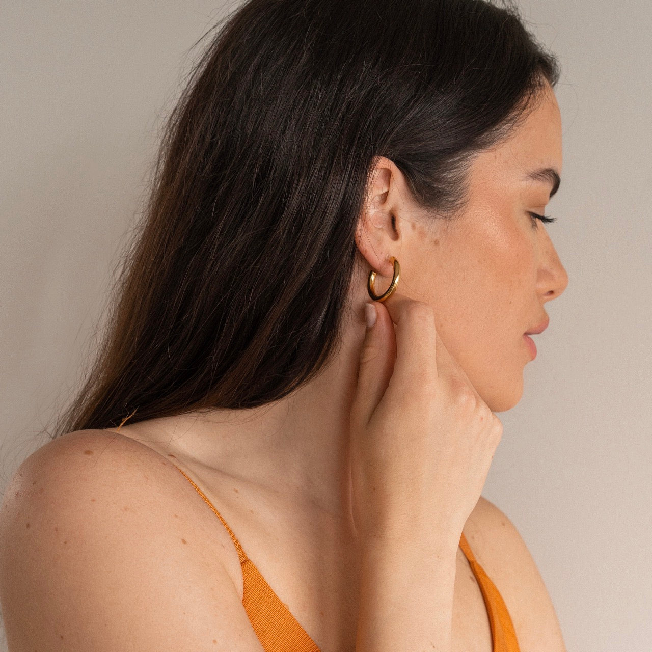 Polished Gold Doorknocker Hoop Clip Earrings – KennethJayLane.com